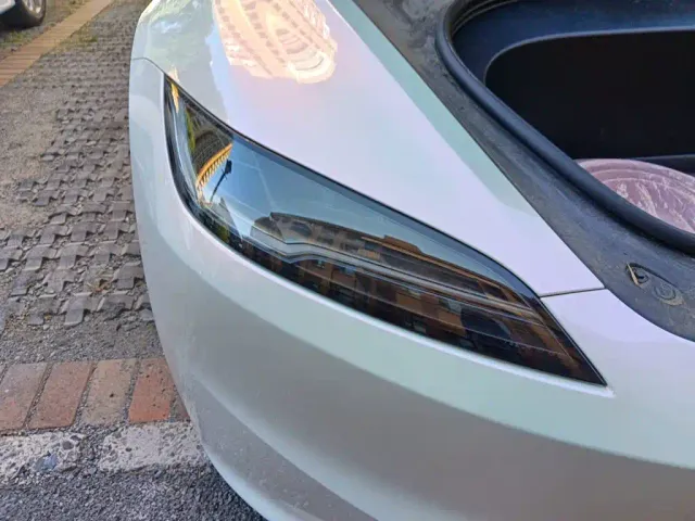 Tesla Model 3 — Фото автомобиля 7