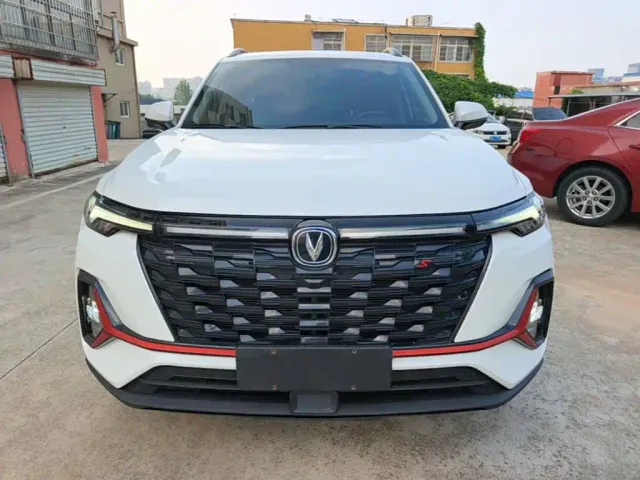 Changan CS35 Plus — Фото автомобиля 2