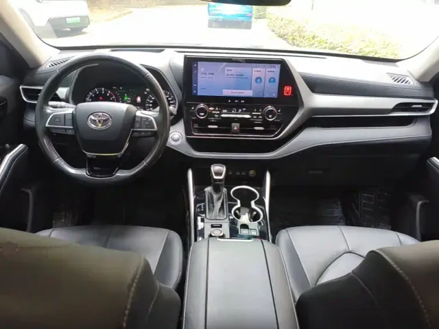 Toyota Highlander — Фото автомобиля 9