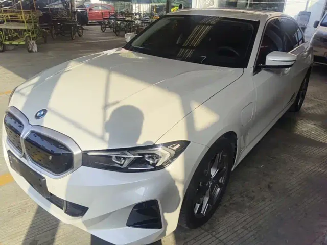 Фотография автомобиля — BMW i3