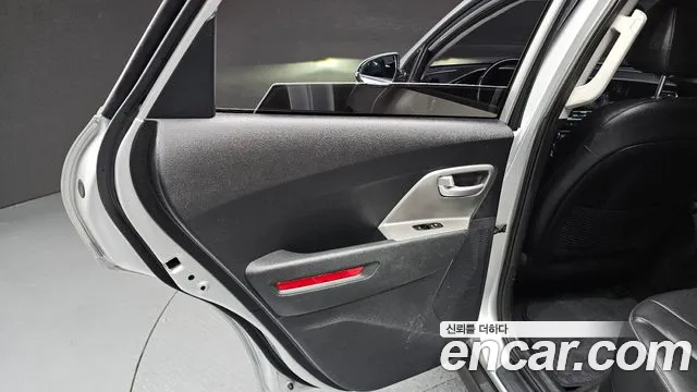 Kia Niro — Фото автомобиля 13
