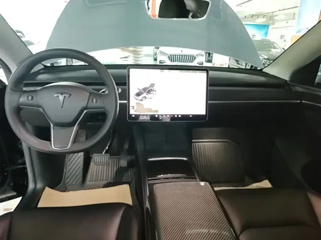 Tesla Model Y — Фото автомобиля 9