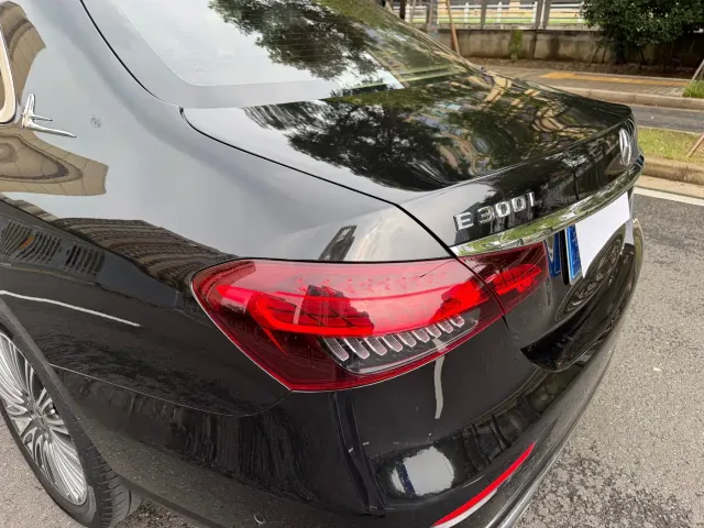 Mercedes-Benz E-Class — Фото автомобиля 19