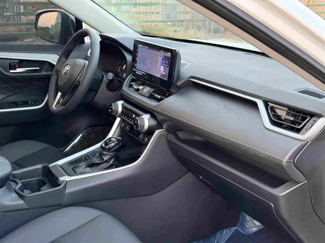 Toyota RAV4 — Фото автомобиля 12