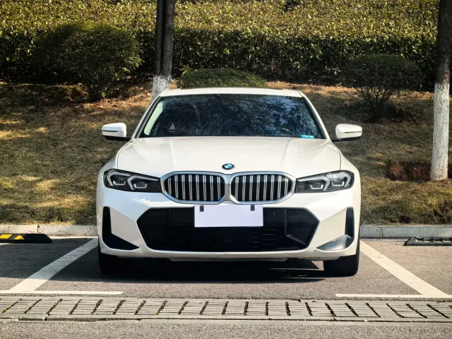 Фотография автомобиля — BMW 3 Series