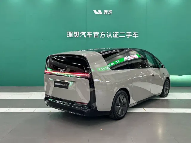 Li Auto MEGA — Фото автомобиля 10