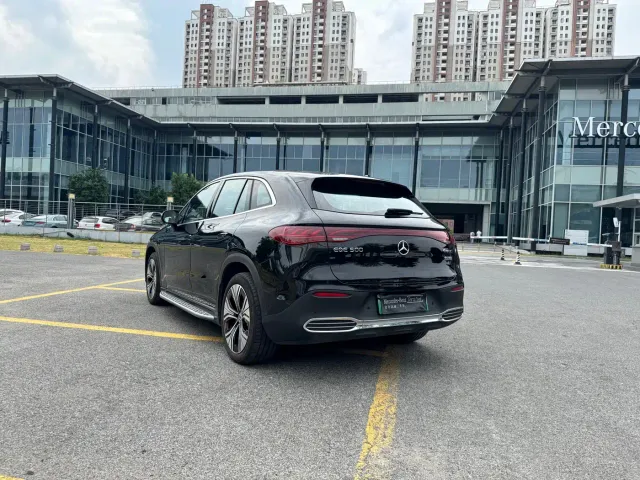Mercedes-Benz EQE SUV — Фото автомобиля 22
