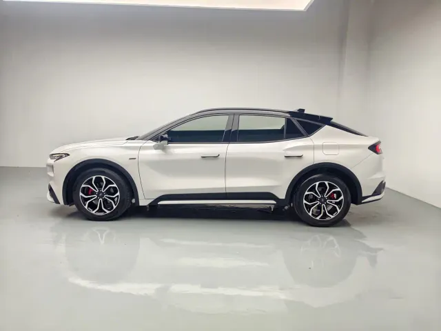 Ford EVOS — Фото автомобиля 9