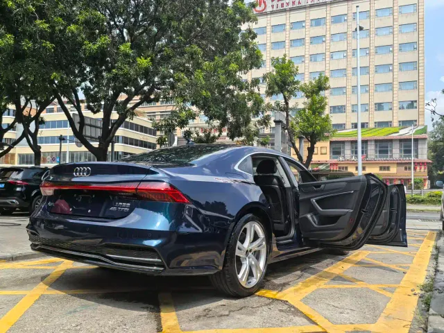 Audi A7L — Фото автомобиля 8