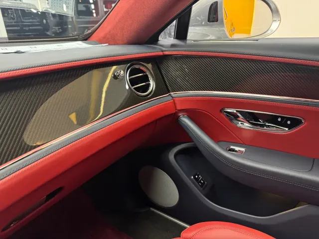 Bentley Flying Spur — Фото автомобиля 18