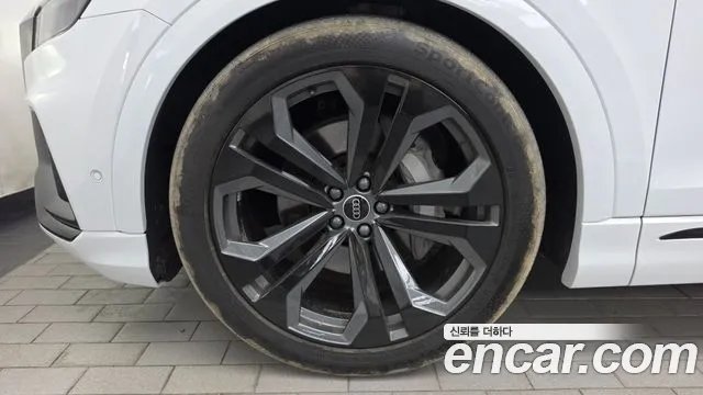 Audi Q8 55 TFSI quattro Premium — Фото автомобиля 5