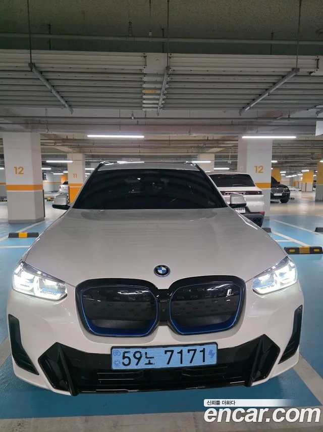 Фотография автомобиля — BMW iX3