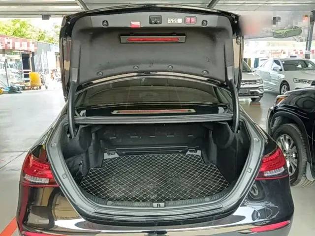 Mercedes-Benz E-Class — Фото автомобиля 18