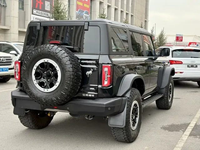 Ford Bronco — Фото автомобиля 9