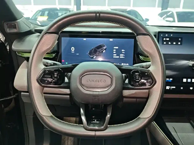 Lynk & Co Lynk & Co 08 EM-P 2023 220km 4WD Performance Halo — Фото автомобиля 10