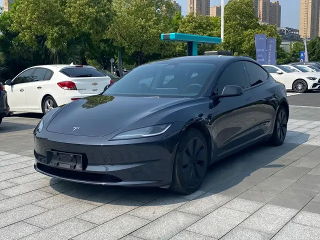 Фотография автомобиля — Tesla Model 3
