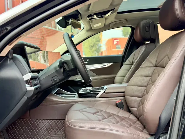 BMW i7 — Фото автомобиля 10