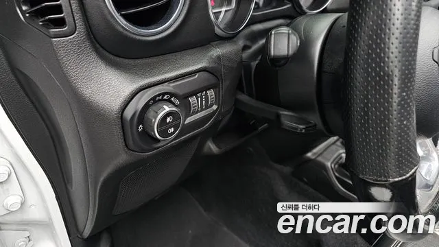 Jeep Wrangler — Фото автомобиля 8
