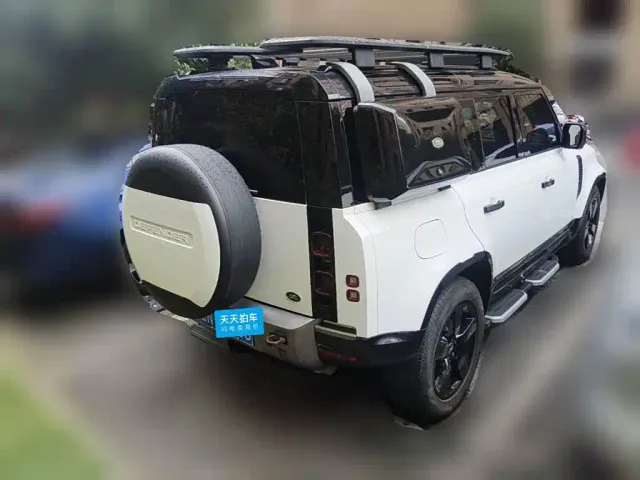 Land Rover Defender — Фото автомобиля 2