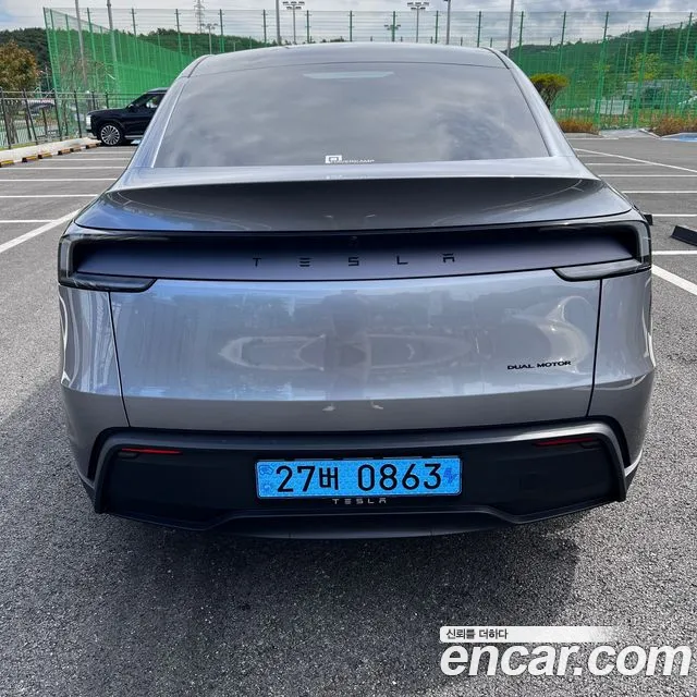 Tesla Model Y — Фото автомобиля 15