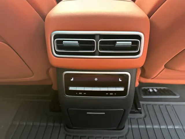Li Auto L7 — Фото автомобиля 21
