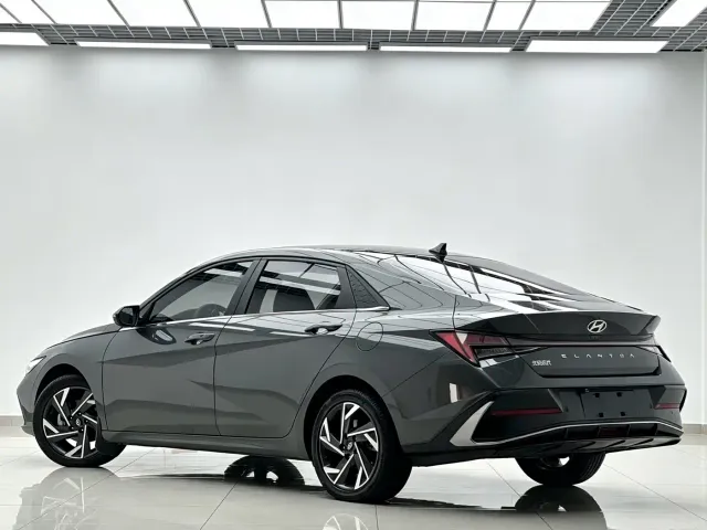 Hyundai Elantra 2023 Model 1.5L CVT LUX Premium Edition — Фото автомобиля 5