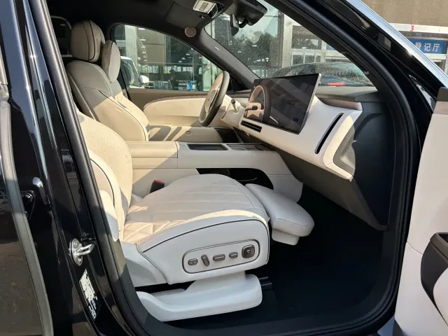 Li Auto L9 — Фото автомобиля 12