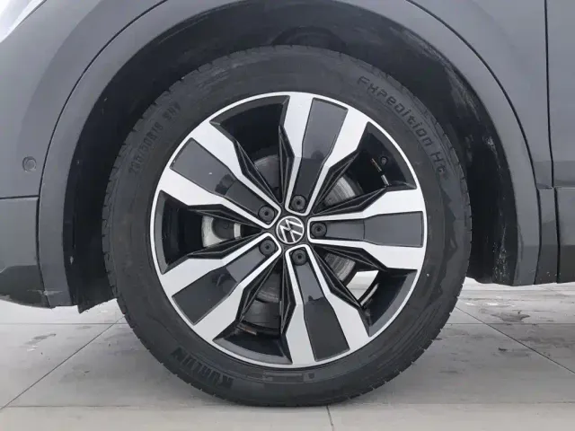 Volkswagen Tiguan L — Фото автомобиля 17