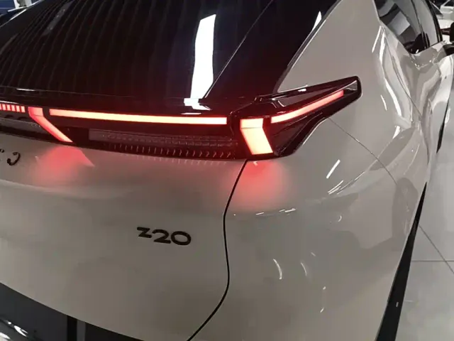 Lynk & Co Z20 — Фото автомобиля 7