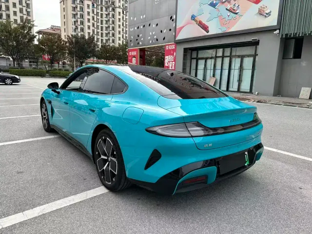 Xiaomi SU7 — Фото автомобиля 9