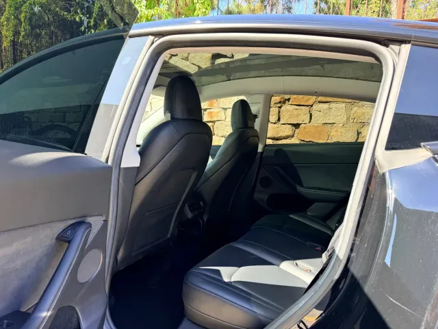 Tesla Model Y — Фото автомобиля 6