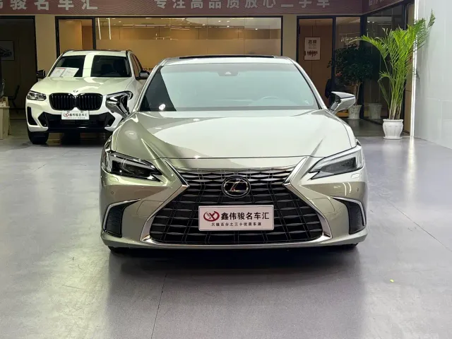 Lexus ES — Фото автомобиля 3