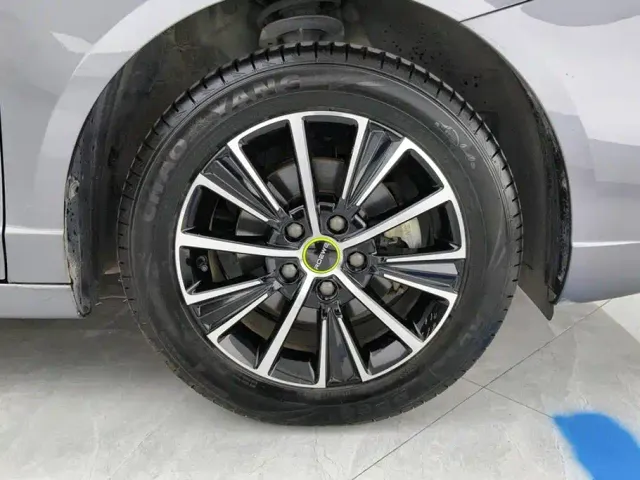 Roewe i5 — Фото автомобиля 6