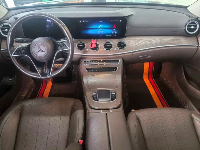 Mercedes-Benz E-Class — Фото автомобиля 5