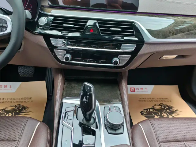 BMW 5 Series — Фото автомобиля 14