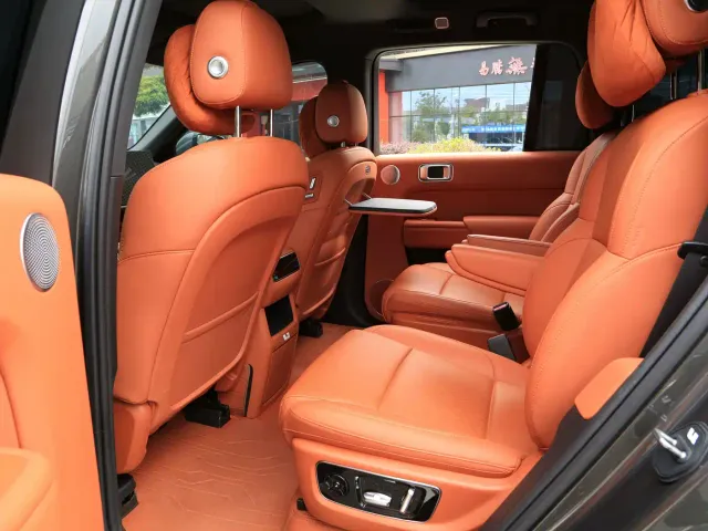 Li Auto L8 — Фото автомобиля 18