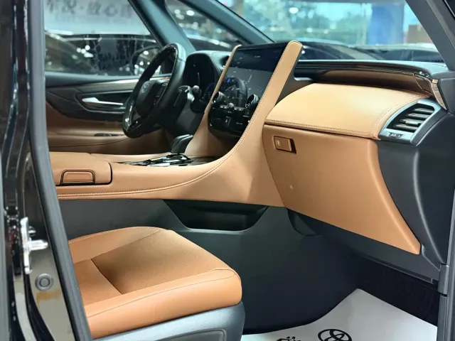Toyota Alphard — Фото автомобиля 10