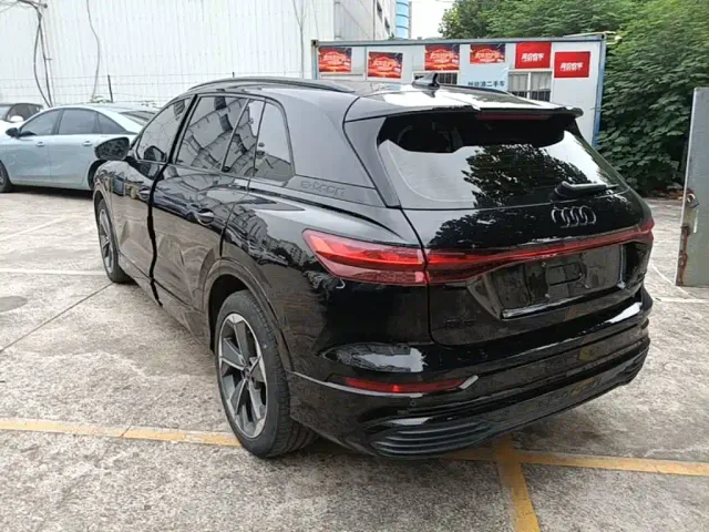 Audi Q5 e-tron — Фото автомобиля 4