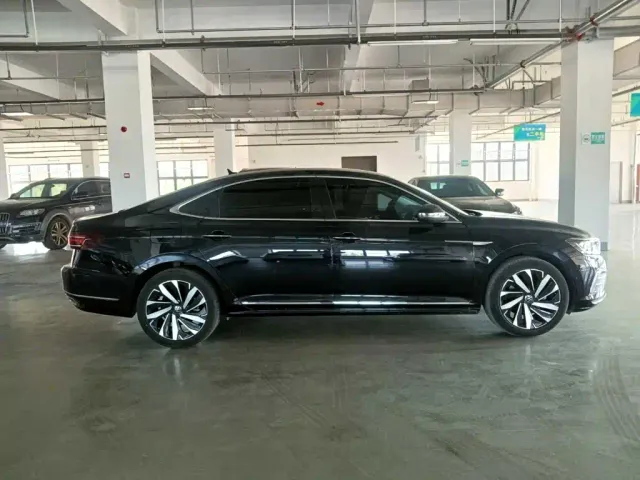 Volkswagen Passat — Фото автомобиля 3