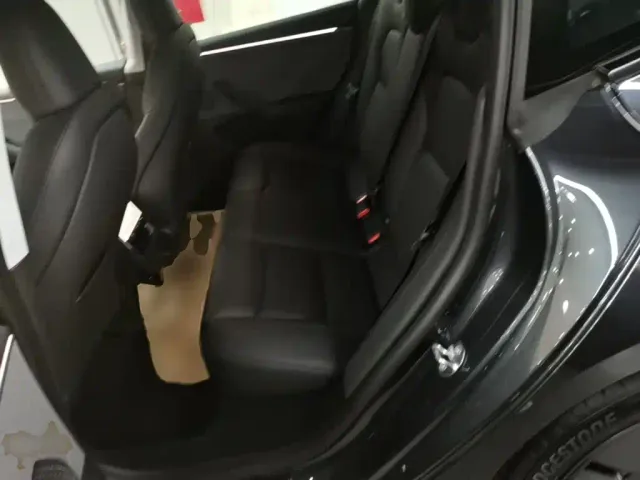 Tesla Model 3 — Фото автомобиля 16