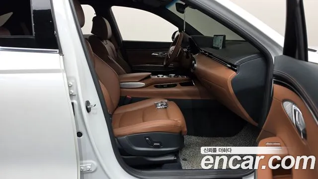 Genesis GV70 — Фото автомобиля 16
