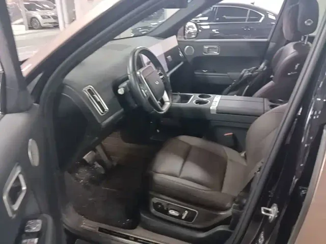 Li Auto L8 — Фото автомобиля 15