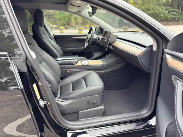 Tesla Model Y — Фото автомобиля 9