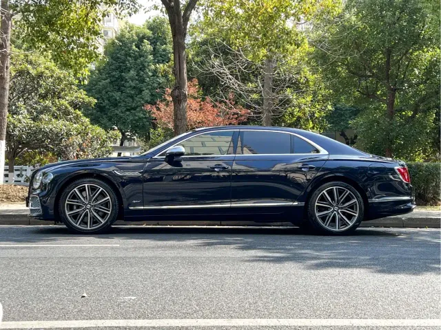 Bentley Flying Spur — Фото автомобиля 7