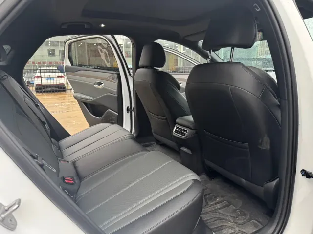 BYD Qin L — Фото автомобиля 12
