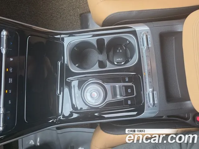 Kia Carnival Generation 4 — Фото автомобиля 8