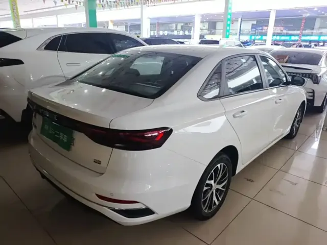 Geely Emgrand — Фото автомобиля 6