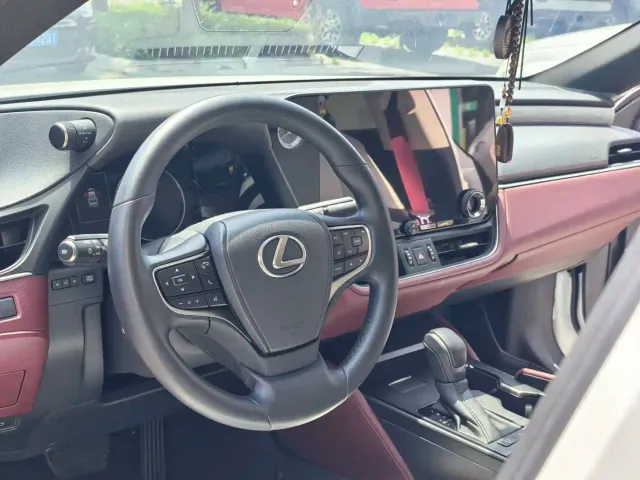Lexus ES — Фото автомобиля 17