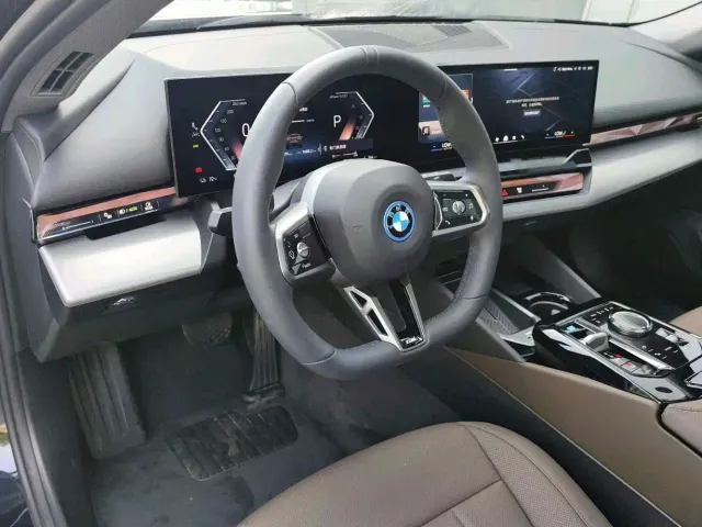 BMW i5 — Фото автомобиля 9