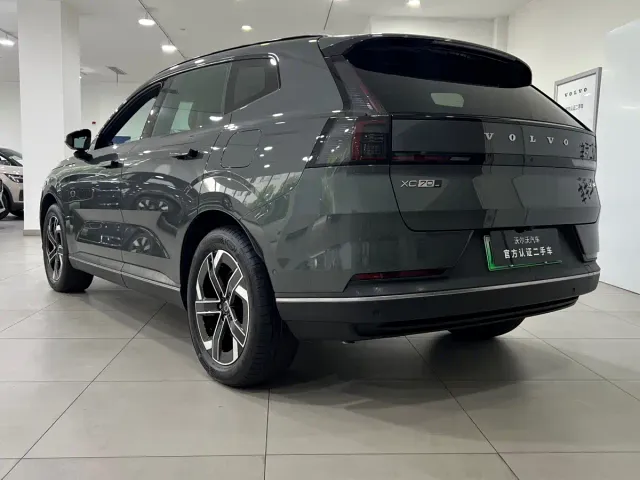 Volvo XC70 Plug-in Hybrid — Фото автомобиля 4